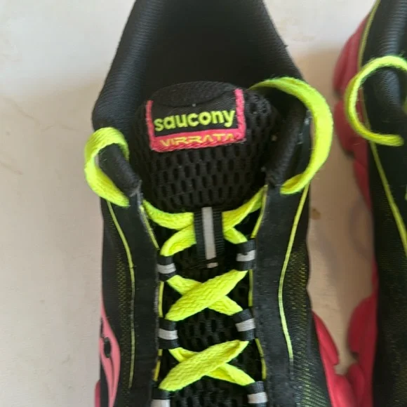 Saucony Black/Pink Running Shoes 7.5 - Picture 2 of 8